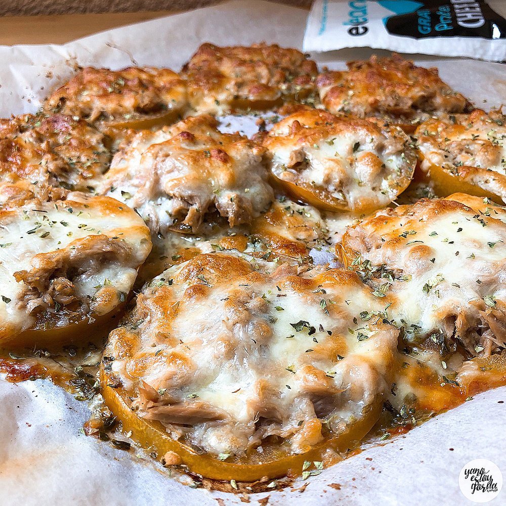 TOMATES AL HORNO CON ATÚN Y QUESO