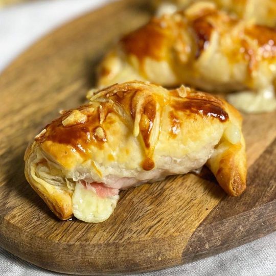 CRUASANES DE JAMÓN Y QUESO